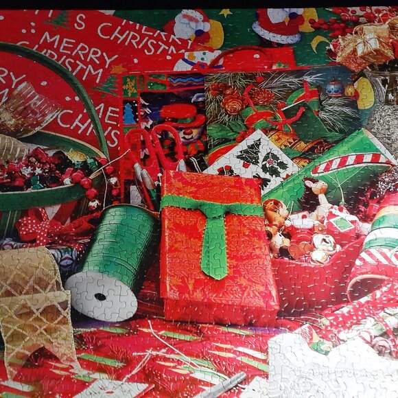 Springbok Jigsaw Puzzle Christmas It's A Wrap 1000 Pieces Complete - Picture 3 of 8